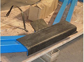 ножной привод прижимной балки на ручных сегментных листогибах MetalMaster MTB 3S